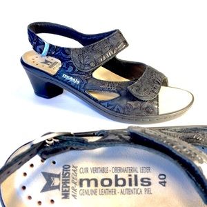 LIKE NEW Mephisto heeled sandals size 10 womens